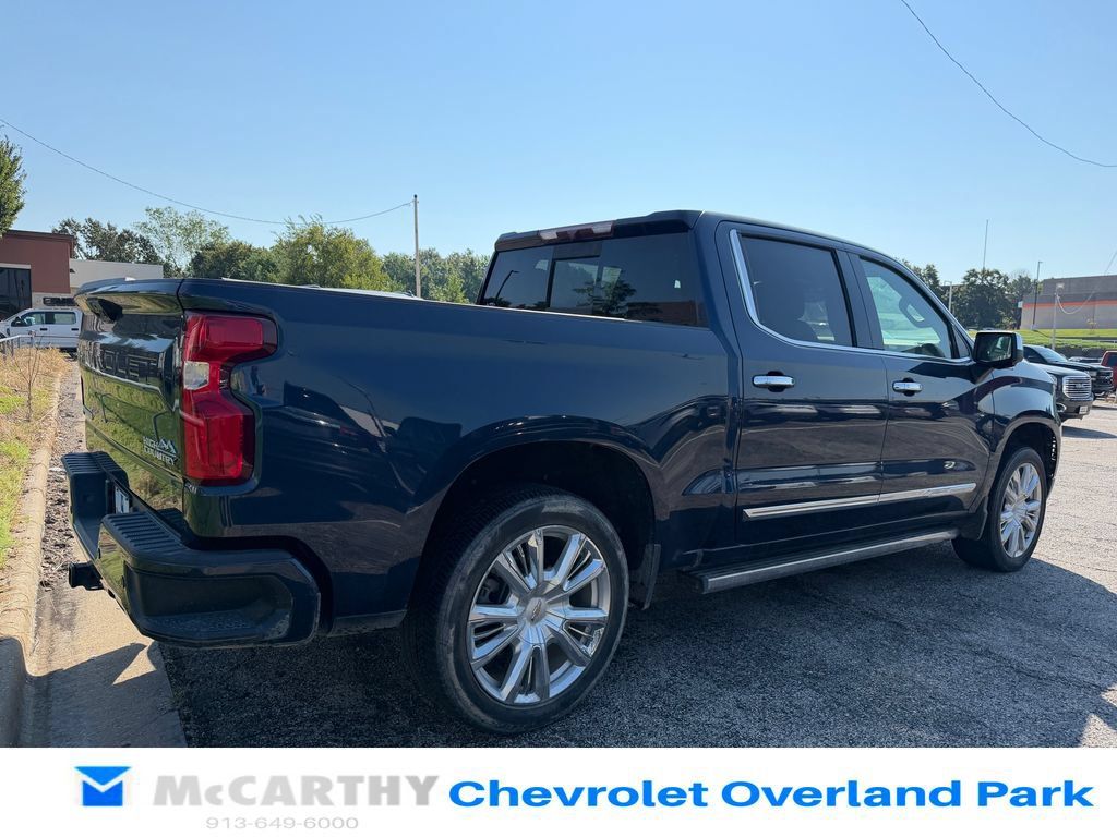 Used 2023 Chevrolet Silverado 1500 High Country w/ High Country Premium Package AWD/4WD image 3