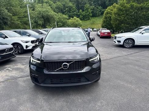 Used 2023 Volvo XC40 B5 Plus w/ Driver Assist Package AWD/4WD image 2