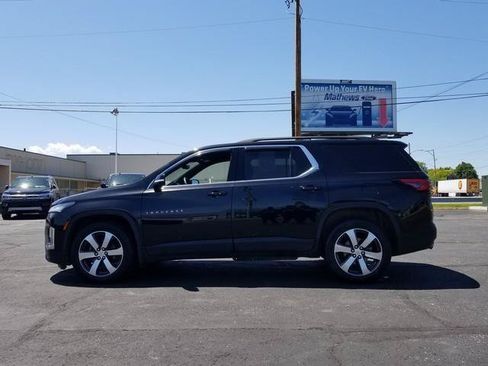 Used 2023 Chevrolet Traverse LT w/ LT Premium Package AWD/4WD image 9