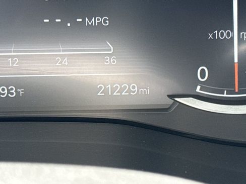 Used 2025 Genesis G70 2.5T RWD image 17