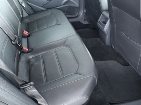 Used 2017 Volkswagen Passat 1.8T R-Line image 35