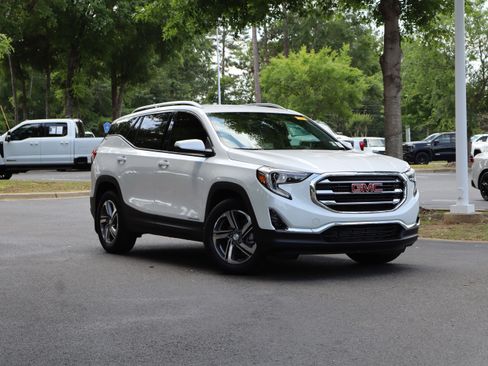 Used 2021 GMC Terrain SLT w/ LPO, Floor Liner Package FWD image 2