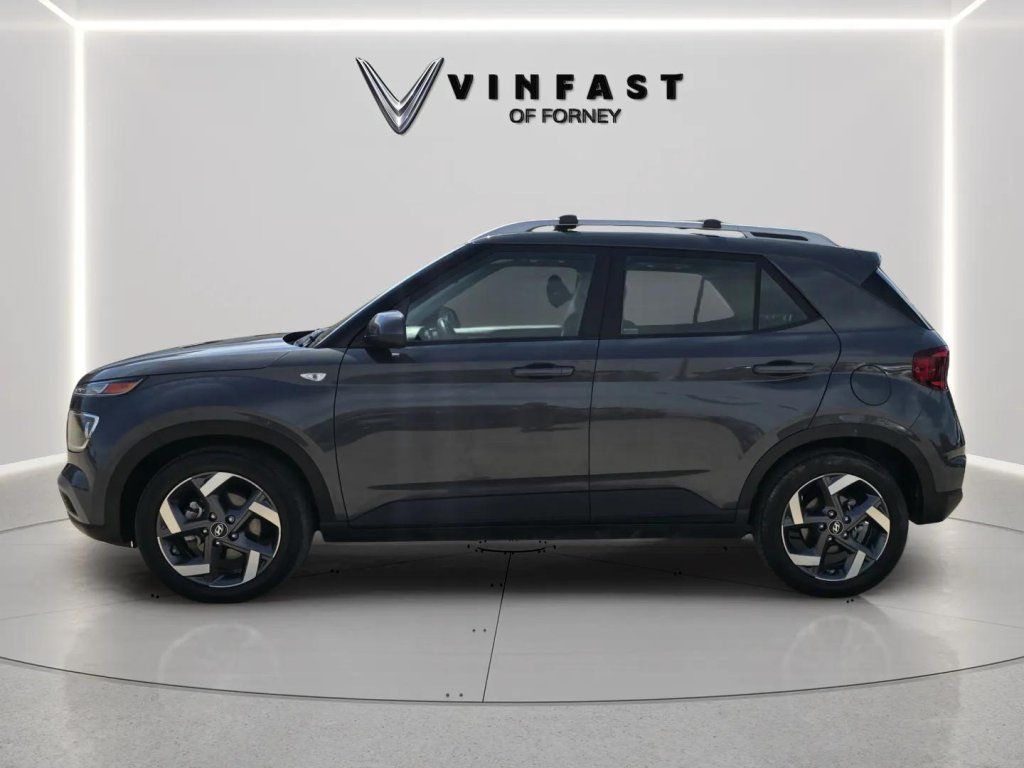 Used 2023 Hyundai Venue SEL w/ Cargo Package FWD image 2