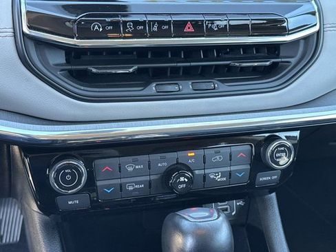 Used 2022 Jeep Compass Limited image 38