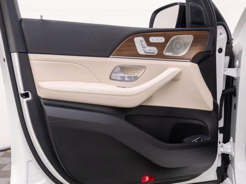 Certified 2025 Mercedes-Benz GLS 450 4MATIC image 11