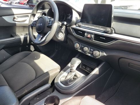 Certified 2022 Kia Forte LXS FWD image 9
