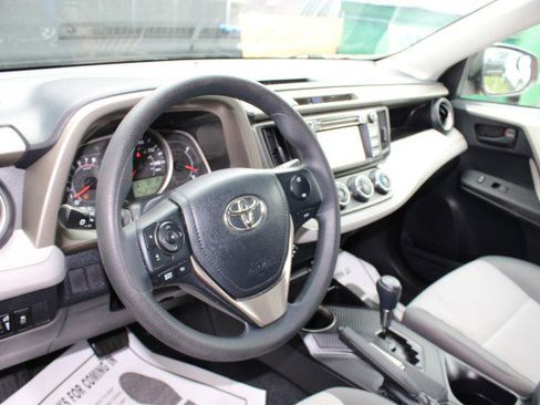 Used 2013 Toyota RAV4 LE FWD image 17
