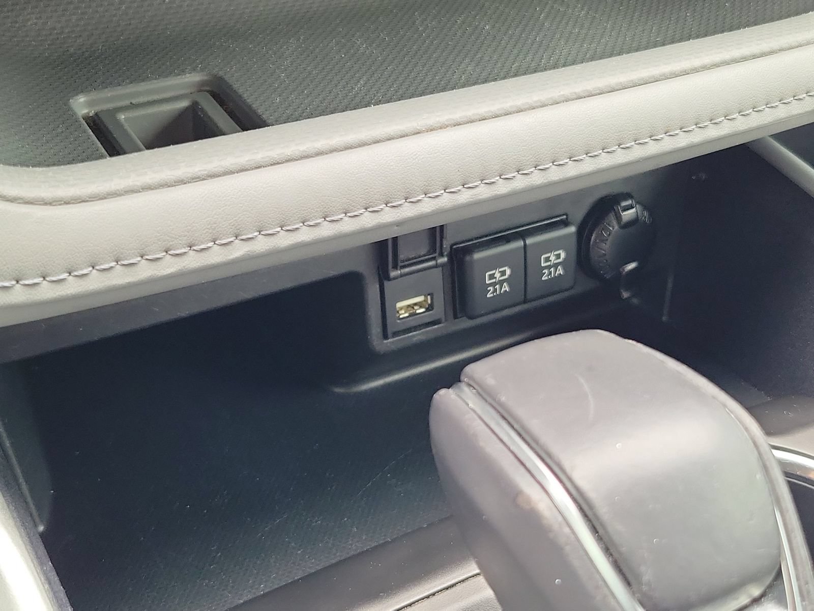 Used 2020 Toyota Highlander XLE AWD/4WD image 27
