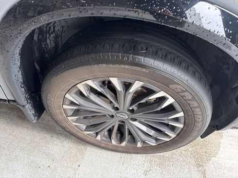 Certified 2024 Nissan Rogue Platinum w/ Platinum Premium Package image 9