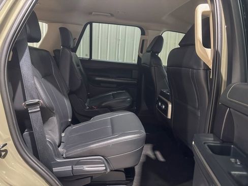 Used 2024 Ford Expedition XLT image 31