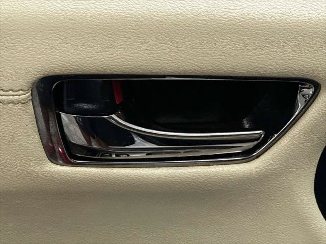 Used 2017 Toyota Avalon XLE w/ Protection Package FWD image 11
