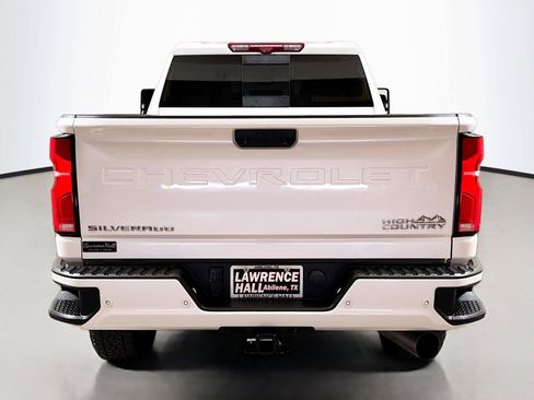 Used 2025 Chevrolet Silverado 2500 High Country w/ Technology Package AWD/4WD image 5