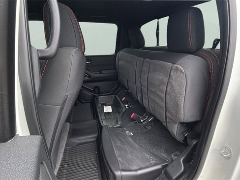 Used 2024 Nissan Frontier PRO-4X w/ Pro Convenience Package image 15