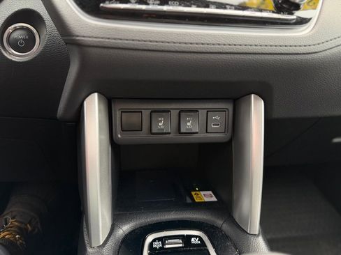 Used 2023 Toyota Corolla Cross XSE image 13