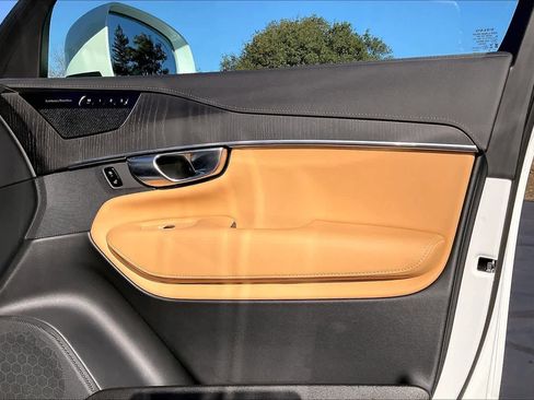 Used 2025 Volvo XC90 T8 Ultra image 27