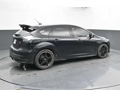 Used 2018 Ford Focus ST FWD image 3