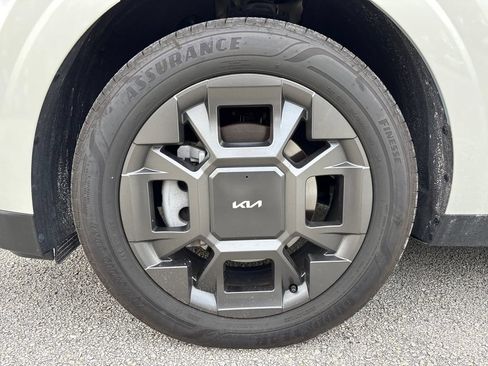 Used 2025 Kia Carnival EX FWD image 14