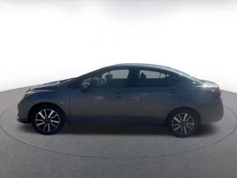 Used 2025 Nissan Versa SV image 9
