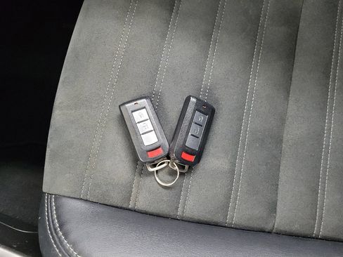 Used 2020 Mitsubishi Outlander SE image 32