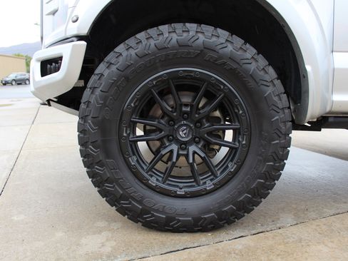 Used 2019 Ford F150 Raptor w/ Equipment Group 802A Luxury image 37