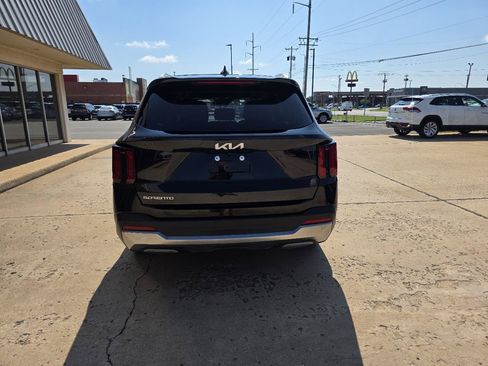 Used 2025 Kia Sorento S w/ Panoramic Sunroof Package FWD image 7