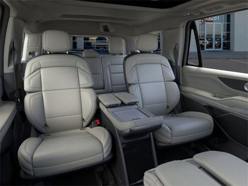 New 2025 Lincoln Navigator Reserve image 11