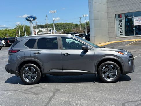 Used 2025 Nissan Rogue SV w/ SV Premium Package AWD/4WD image 3