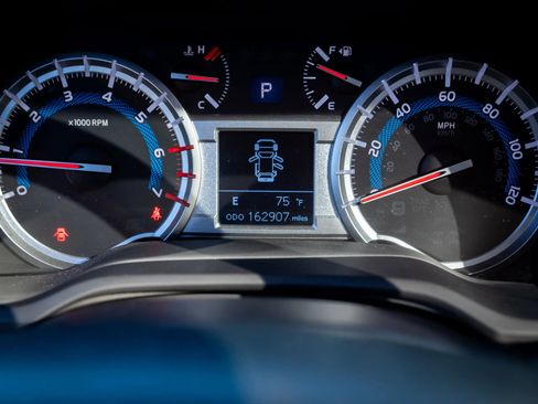 Used 2014 Toyota 4Runner Limited image 30