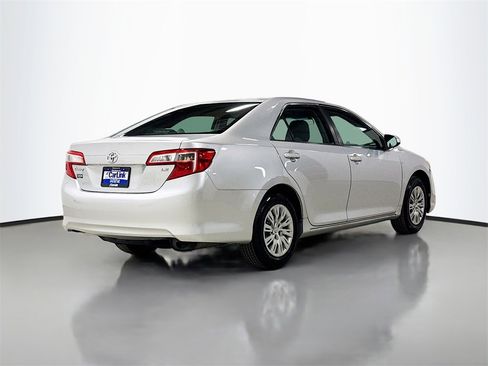 Used 2012 Toyota Camry LE image 8