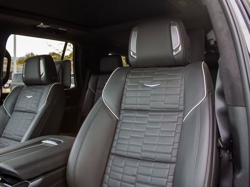 Used 2025 Cadillac Escalade V image 12