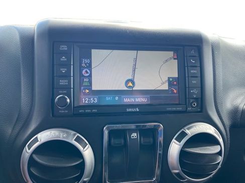 Used 2015 Jeep Wrangler Rubicon w/ Power Convenience Group AWD/4WD image 25