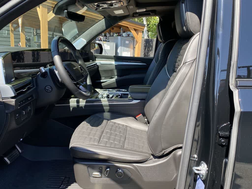 Certified 2026 Cadillac Escalade V w/ LPO, ONYX Package AWD/4WD image 13