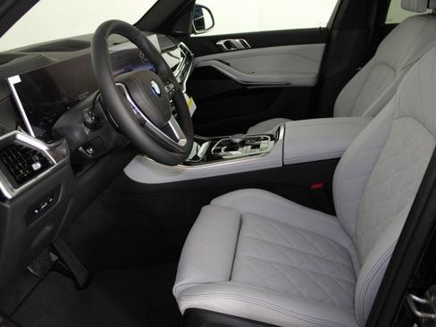 New 2026 BMW X5 xDrive50e image 5