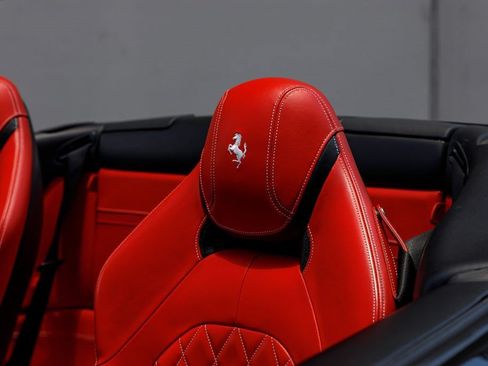 Used 2017 Ferrari California T RWD image 45
