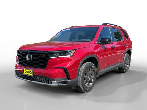 Used 2025 Honda Pilot TrailSport image 1