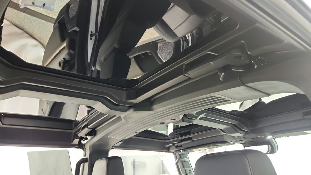 Used 2025 GMC Hummer EV 2X w/ LPO, Sport Package AWD/4WD image 28