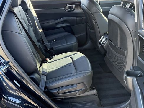 Used 2022 Kia Sorento S image 24