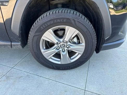 Used 2022 Toyota RAV4 LE AWD/4WD image 9