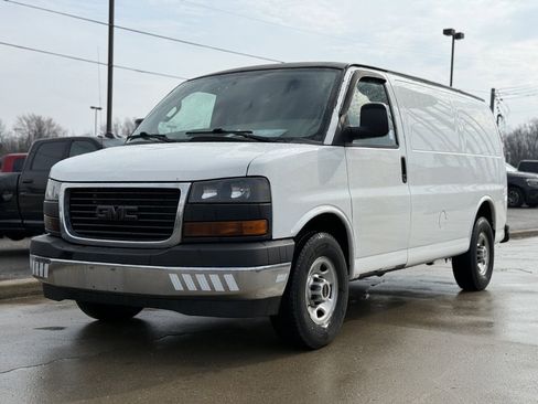 Used 2017 GMC Savana 2500 image 2