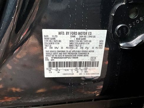 Used 2023 Ford Explorer XLT image 18