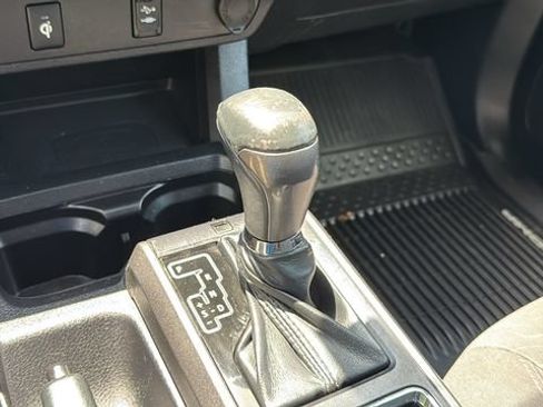 Used 2017 Toyota Tacoma TRD Off-Road w/ Tow Package (A/T) AWD/4WD image 17