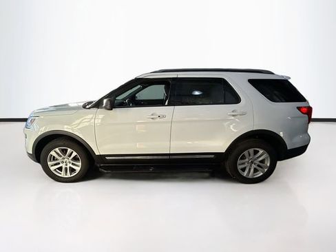 Used 2018 Ford Explorer XLT image 9