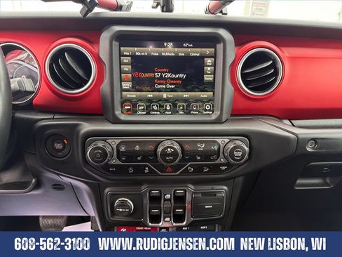 Used 2021 Jeep Wrangler Unlimited Rubicon w/ Dual Top Group AWD/4WD image 17
