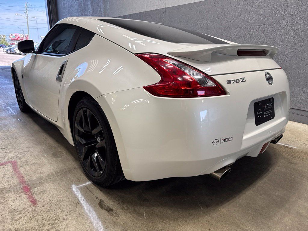 Used 2016 Nissan 370Z Coupe RWD image 3
