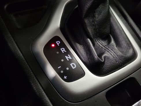 Used 2014 Jeep Cherokee Latitude w/ Comfort/Convenience Group image 17