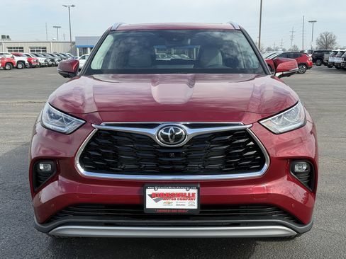 New 2026 Toyota Highlander Platinum image 9