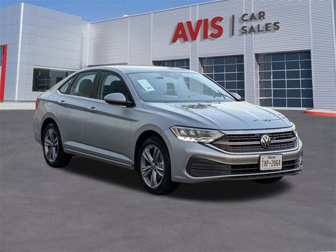 Used 2024 Volkswagen Jetta SE image 3