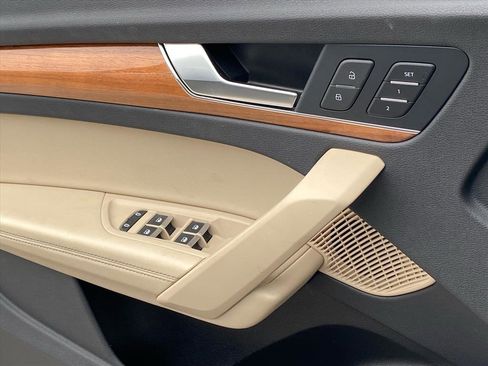 Used 2022 Audi Q5 2.0T Premium Plus w/ Premium Plus Package image 17