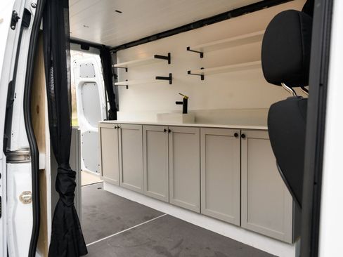 Used 2023 Mercedes-Benz Sprinter 2500 image 2