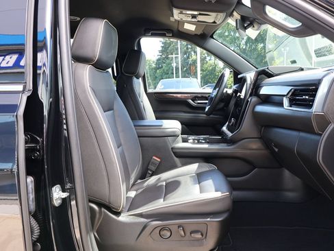 Used 2025 GMC Yukon XL Elevation AWD/4WD image 42